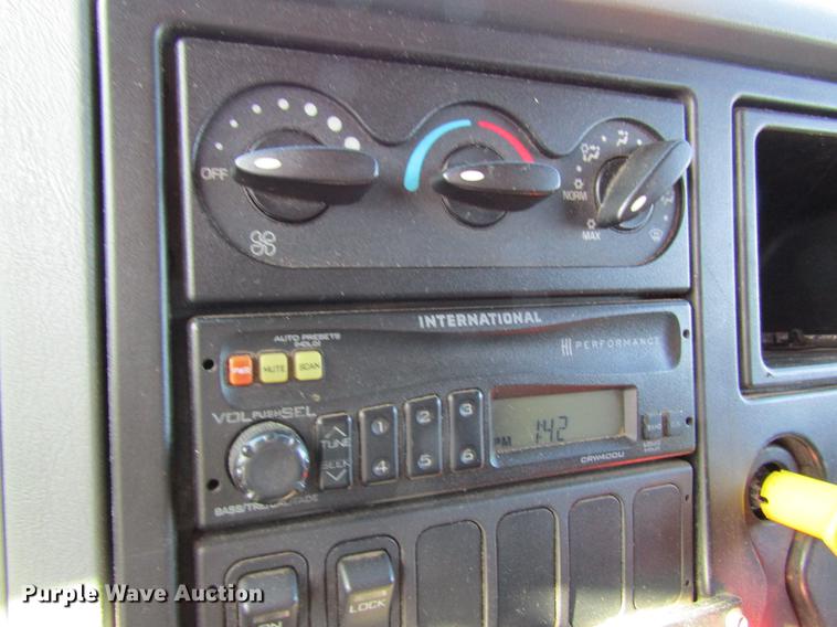 image for item DB9795 2004 International 7400 dump truck