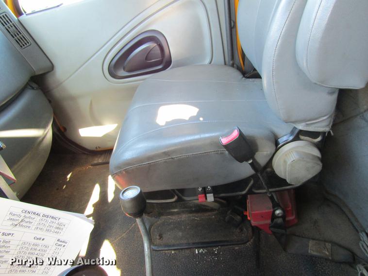 image for item DB9795 2004 International 7400 dump truck