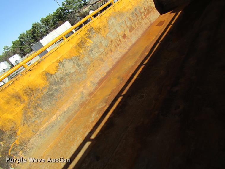 image for item DB9795 2004 International 7400 dump truck