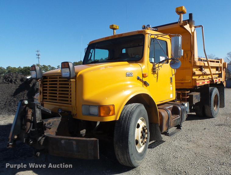 2002 International 4900 dump truck in Eldon, MO | Item DB9799 sold