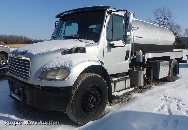 image for item DB9809 2004 Freightliner M2106 vacuum truck