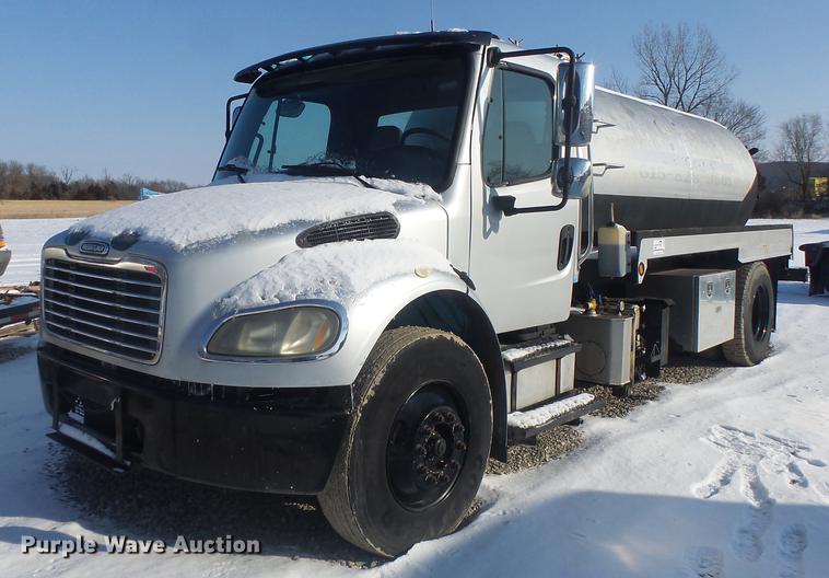 image for item DB9809 2004 Freightliner M2106 vacuum truck