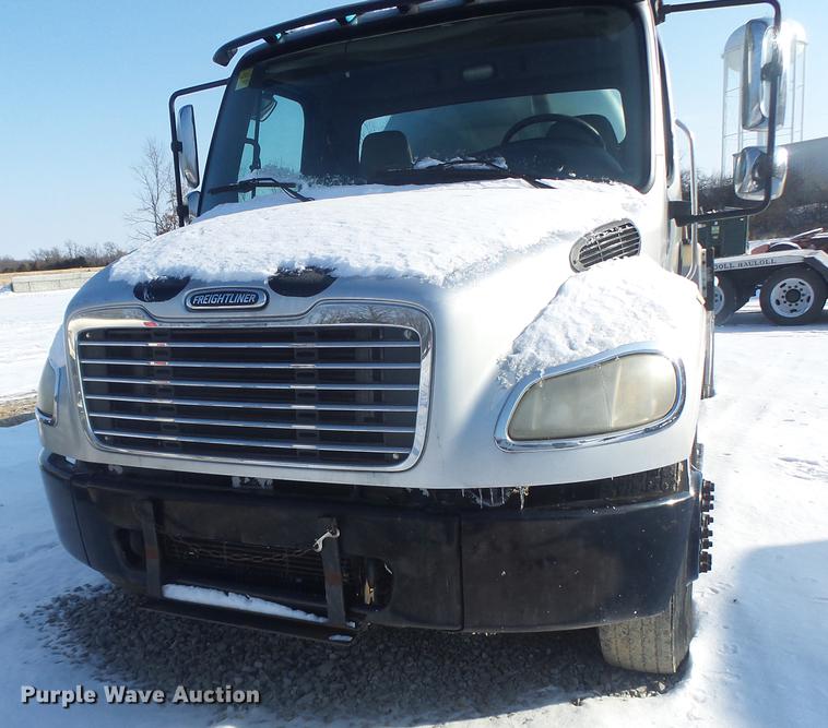 image for item DB9809 2004 Freightliner M2106 vacuum truck