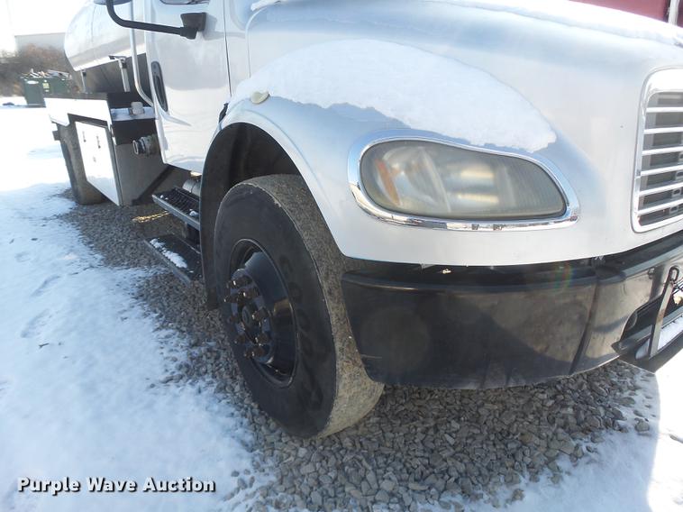 image for item DB9809 2004 Freightliner M2106 vacuum truck