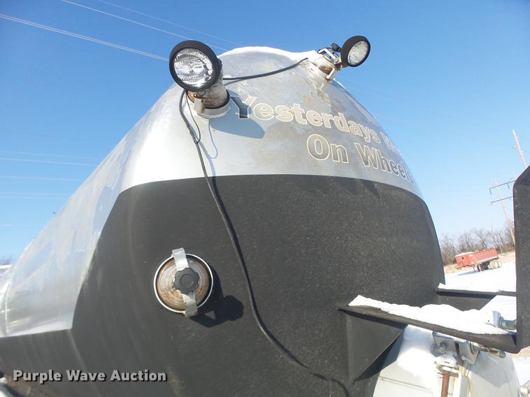 image for item DB9809 2004 Freightliner M2106 vacuum truck