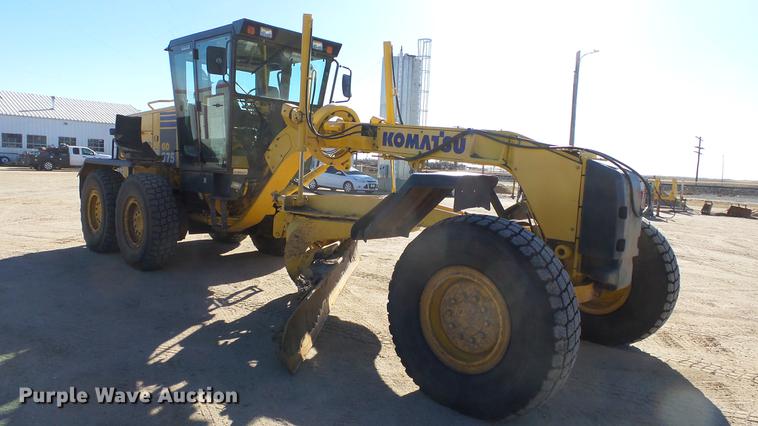 image for item DC0549 2004 Komatsu GD675 motor grader
