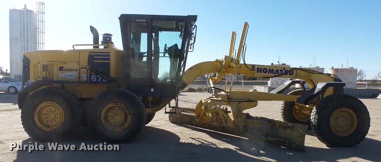 image for item DC0549 2004 Komatsu GD675 motor grader