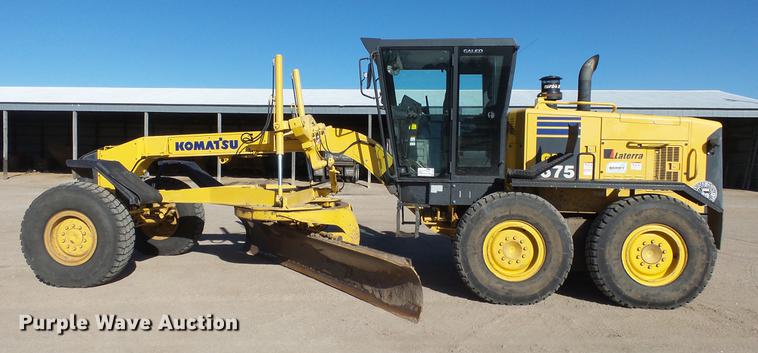 image for item DC0549 2004 Komatsu GD675 motor grader