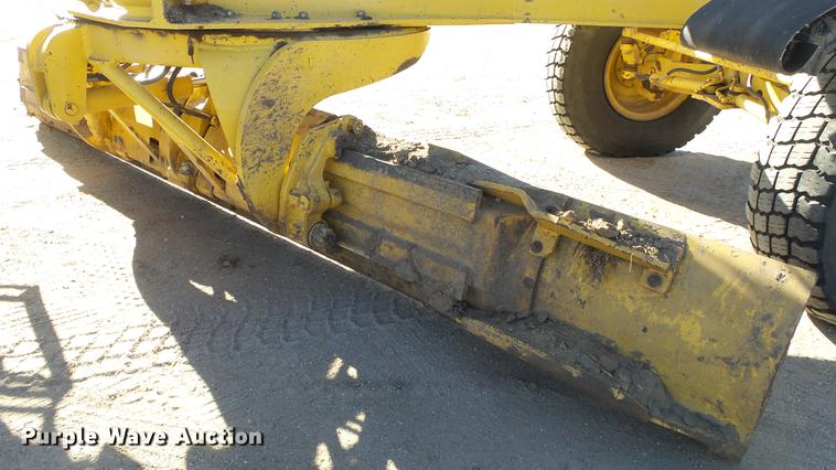 image for item DC0549 2004 Komatsu GD675 motor grader