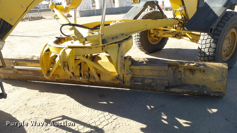 image for item DC0549 2004 Komatsu GD675 motor grader