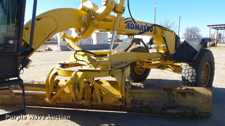 image for item DC0549 2004 Komatsu GD675 motor grader