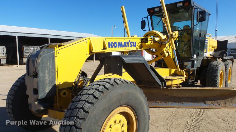 image for item DC0549 2004 Komatsu GD675 motor grader