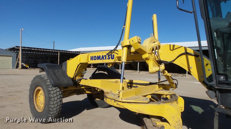image for item DC0549 2004 Komatsu GD675 motor grader