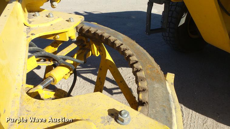 image for item DC0549 2004 Komatsu GD675 motor grader