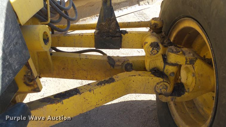 image for item DC0549 2004 Komatsu GD675 motor grader