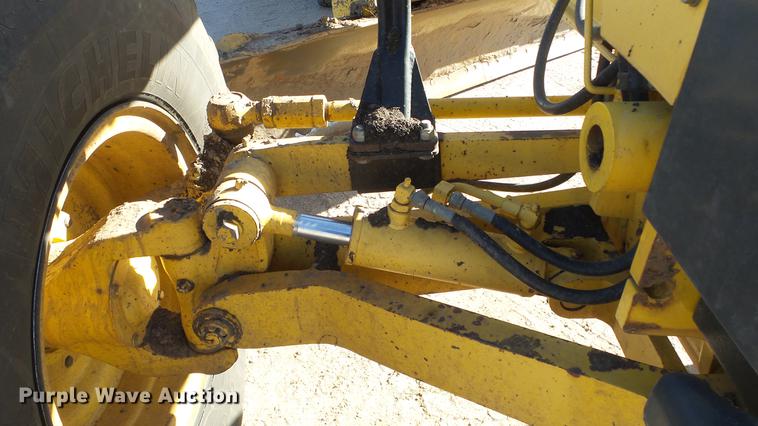 image for item DC0549 2004 Komatsu GD675 motor grader