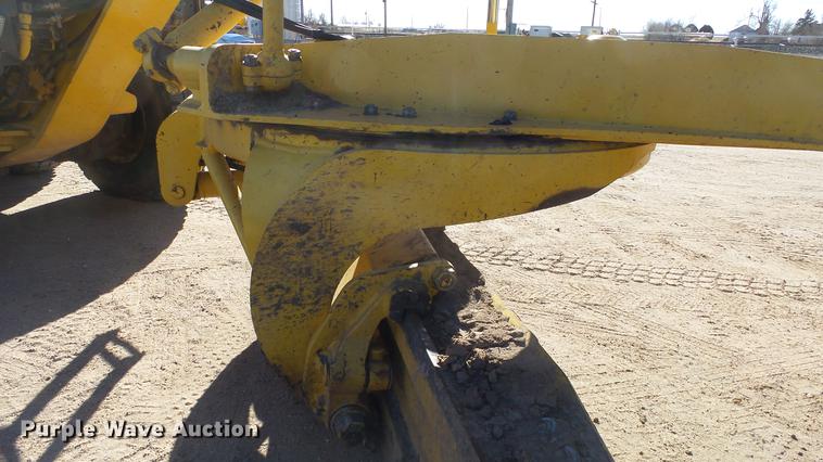 image for item DC0549 2004 Komatsu GD675 motor grader