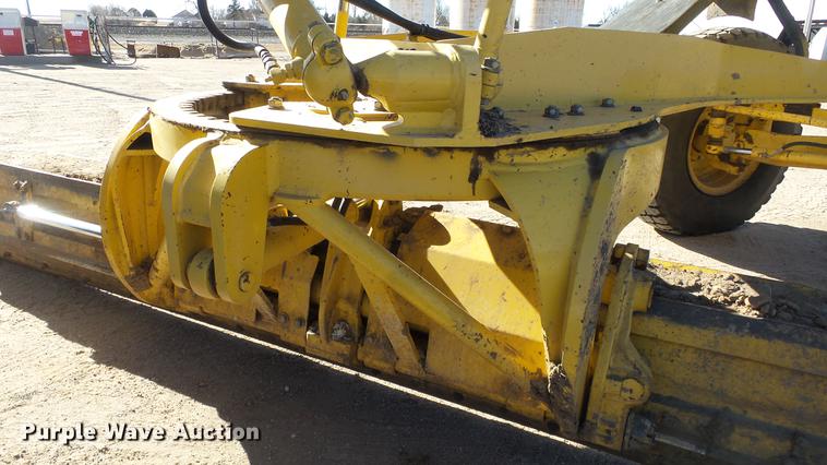 image for item DC0549 2004 Komatsu GD675 motor grader