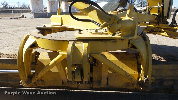 image for item DC0549 2004 Komatsu GD675 motor grader