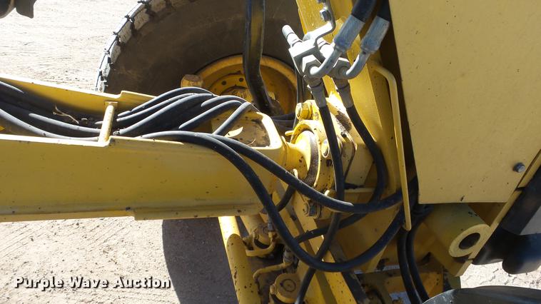 image for item DC0549 2004 Komatsu GD675 motor grader