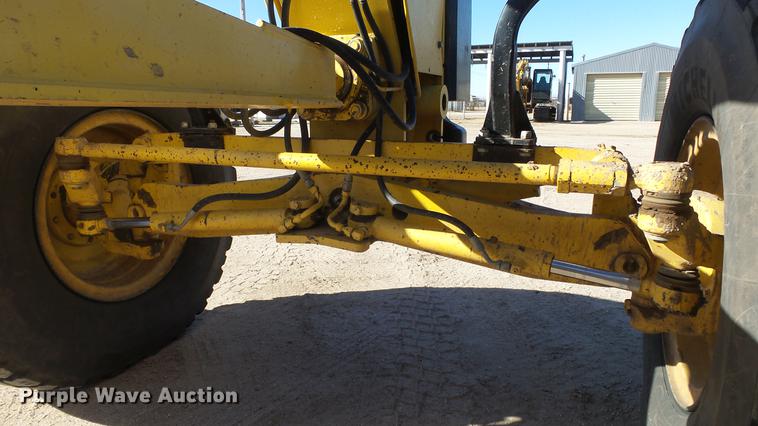 image for item DC0549 2004 Komatsu GD675 motor grader