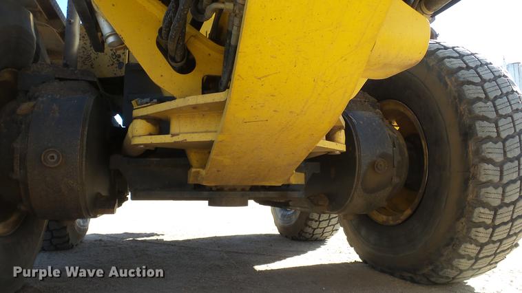 image for item DC0549 2004 Komatsu GD675 motor grader