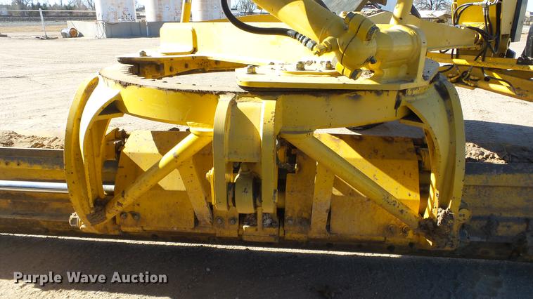 image for item DC0549 2004 Komatsu GD675 motor grader