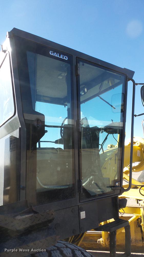 image for item DC0549 2004 Komatsu GD675 motor grader