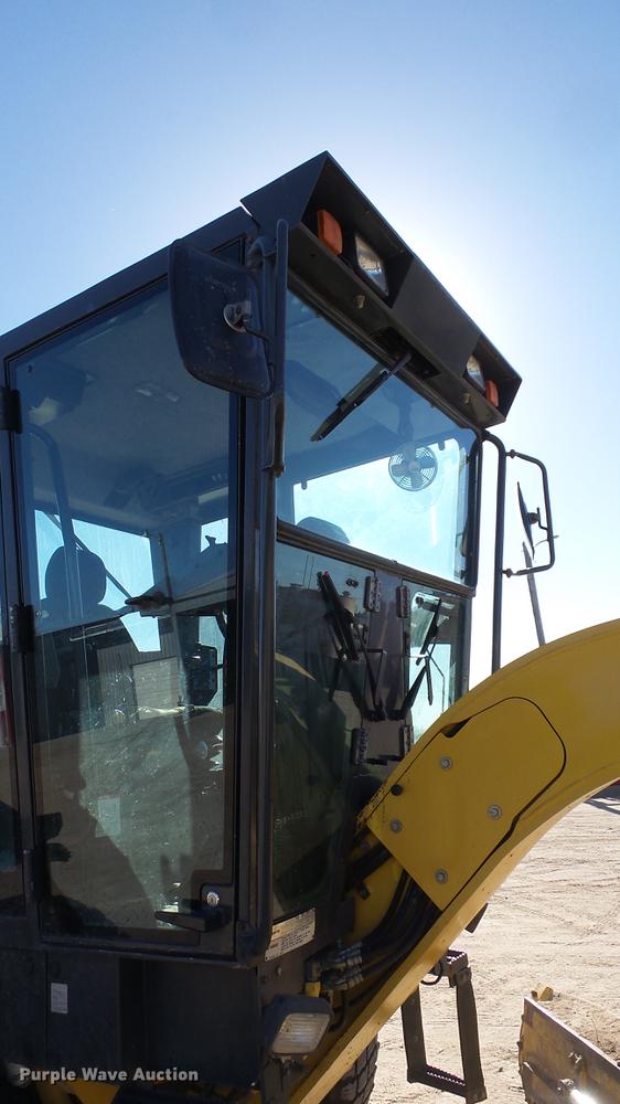 image for item DC0549 2004 Komatsu GD675 motor grader