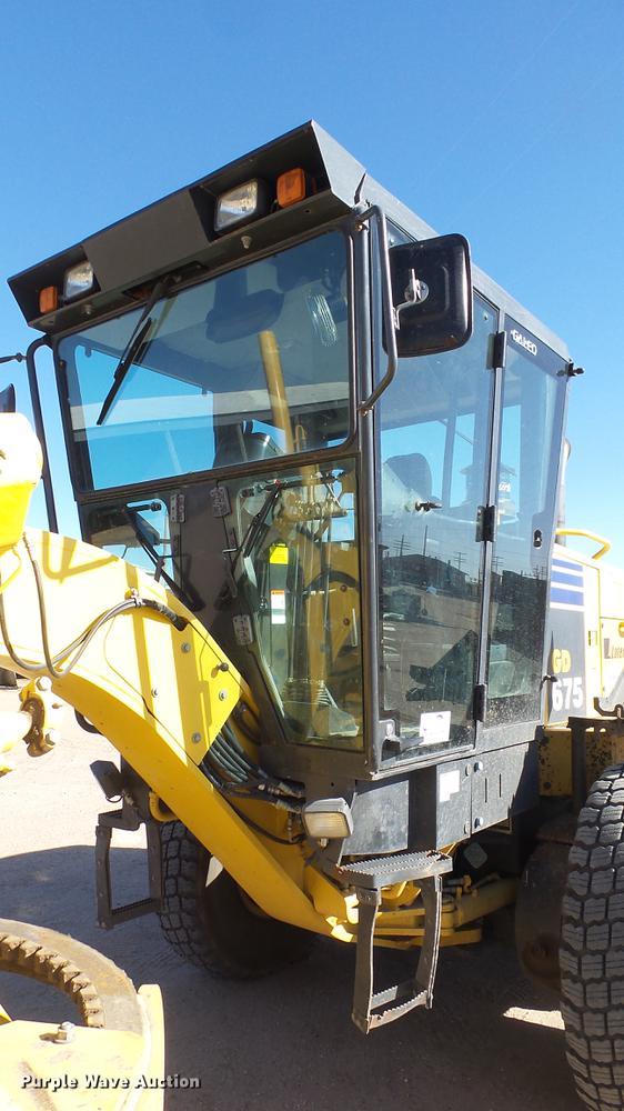 image for item DC0549 2004 Komatsu GD675 motor grader