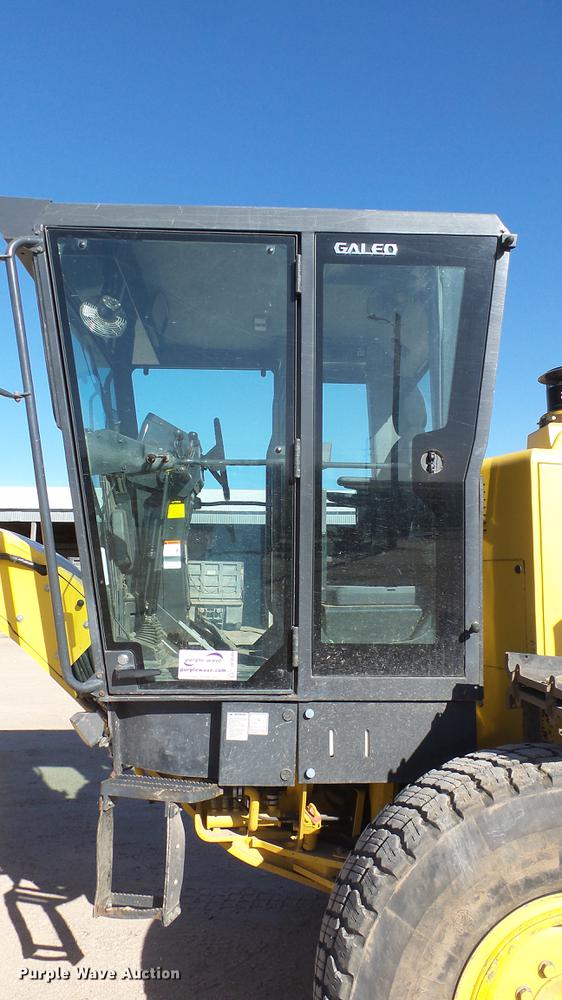 image for item DC0549 2004 Komatsu GD675 motor grader