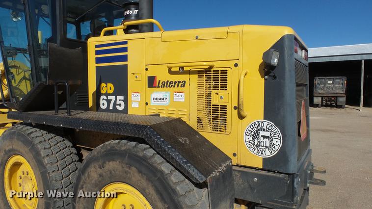 image for item DC0549 2004 Komatsu GD675 motor grader