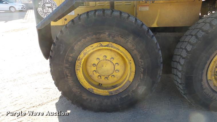 image for item DC0549 2004 Komatsu GD675 motor grader