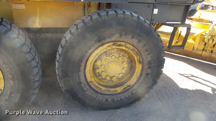 image for item DC0549 2004 Komatsu GD675 motor grader