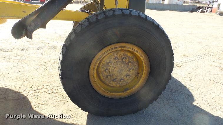 image for item DC0549 2004 Komatsu GD675 motor grader