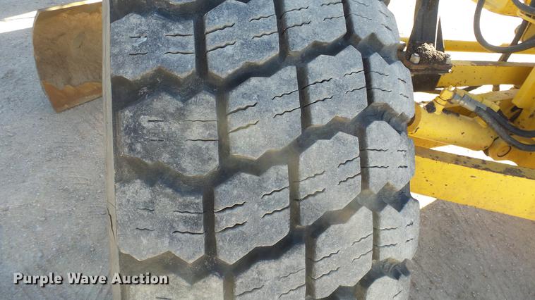 image for item DC0549 2004 Komatsu GD675 motor grader