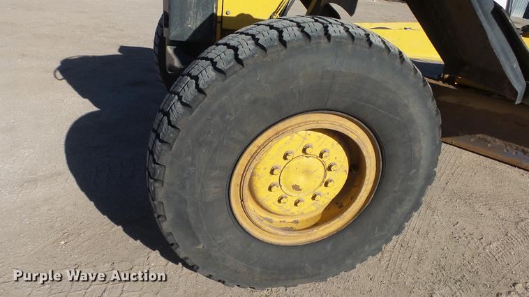 image for item DC0549 2004 Komatsu GD675 motor grader