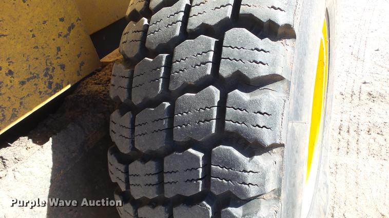 image for item DC0549 2004 Komatsu GD675 motor grader