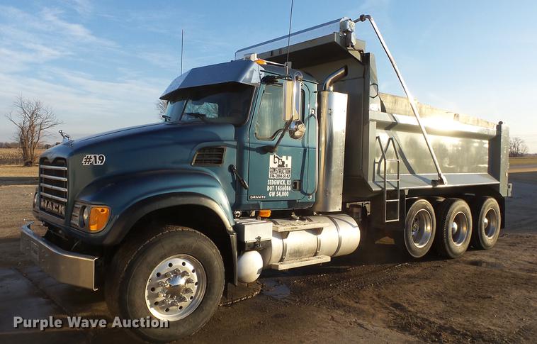 image for item DC0551 2007 Mack CV713 dump truck