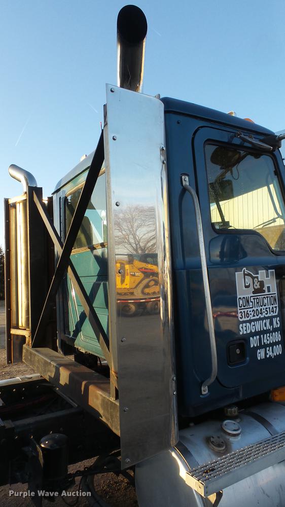 image for item DC0551 2007 Mack CV713 dump truck