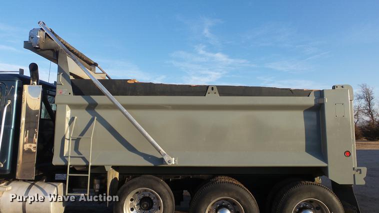 image for item DC0551 2007 Mack CV713 dump truck