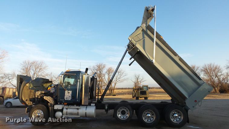 image for item DC0551 2007 Mack CV713 dump truck