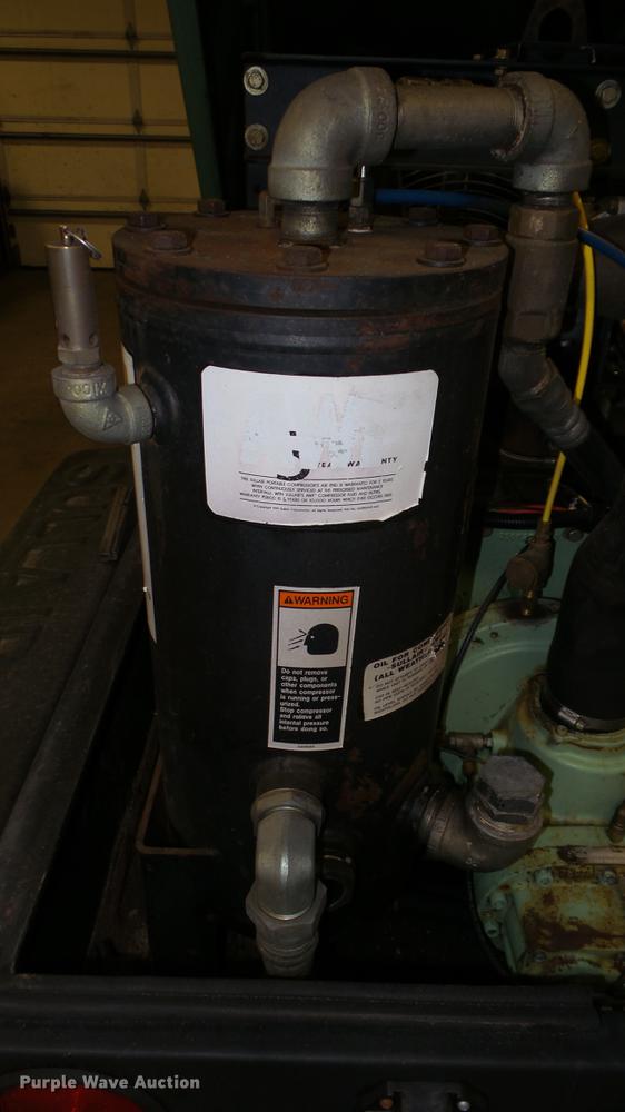 image for item DC0559 Sullair 185 air compressor