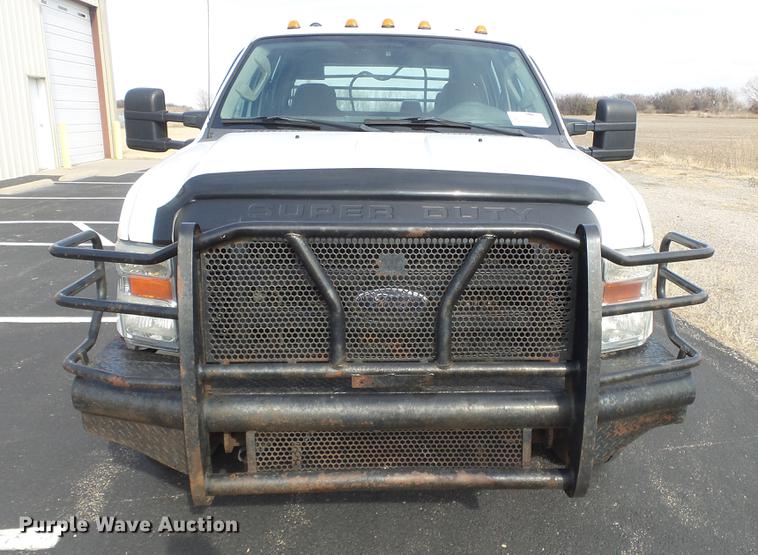image for item DC0562 2009 Ford F350 Super Duty Crew Cab flatbed truck
