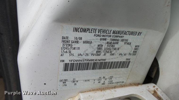 image for item DC0562 2009 Ford F350 Super Duty Crew Cab flatbed truck