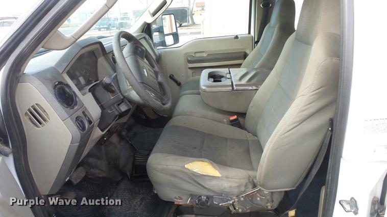 image for item DC0562 2009 Ford F350 Super Duty Crew Cab flatbed truck