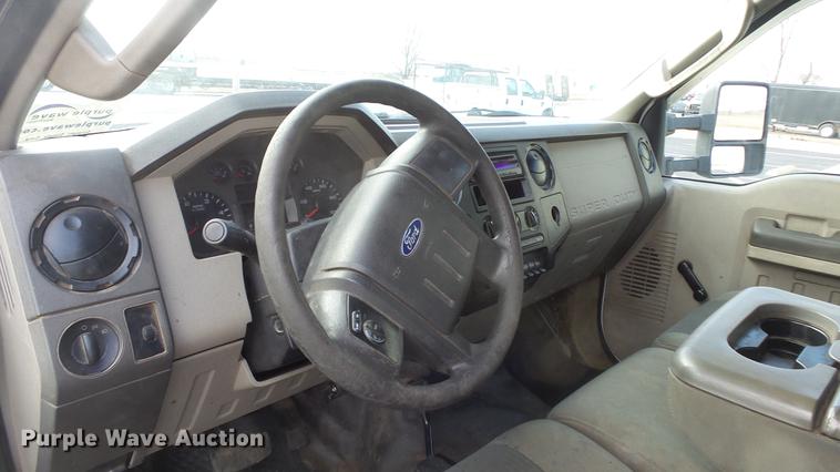 image for item DC0562 2009 Ford F350 Super Duty Crew Cab flatbed truck