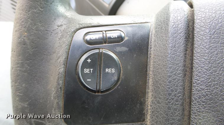 image for item DC0562 2009 Ford F350 Super Duty Crew Cab flatbed truck