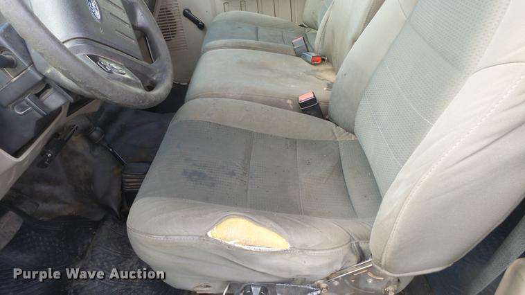 image for item DC0562 2009 Ford F350 Super Duty Crew Cab flatbed truck