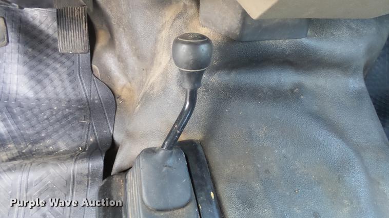 image for item DC0562 2009 Ford F350 Super Duty Crew Cab flatbed truck